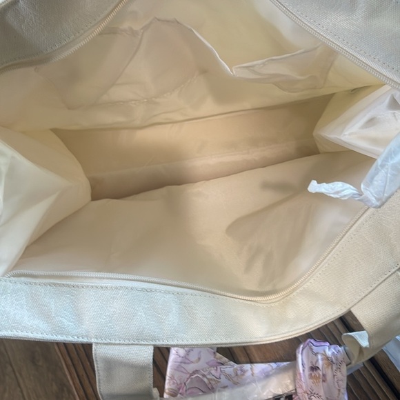 NWT Victoria’s Secret Elegant Cream Tote Bag with Scarf - Picture 5 of 6